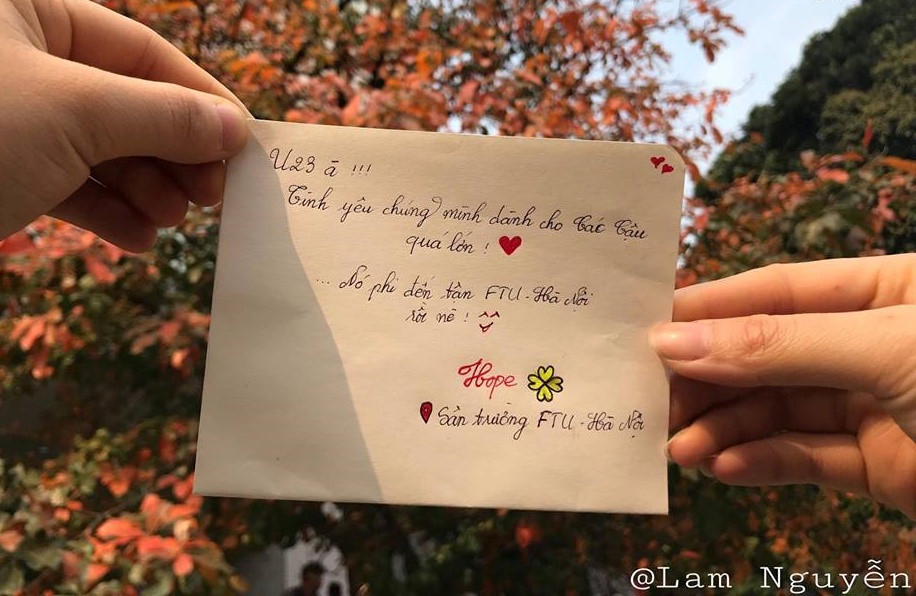 co dong vien bong da dua u23 viet nam di khap the gian