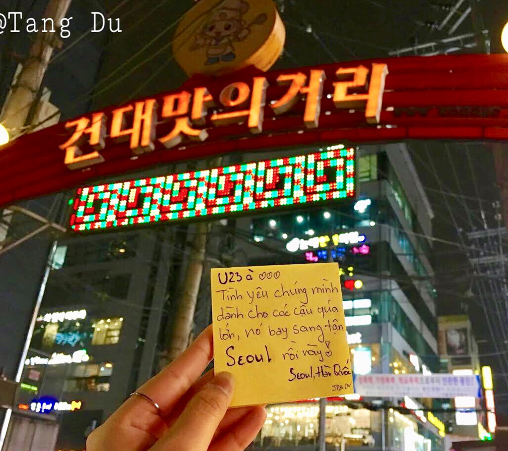 co dong vien bong da dua u23 viet nam di khap the gian