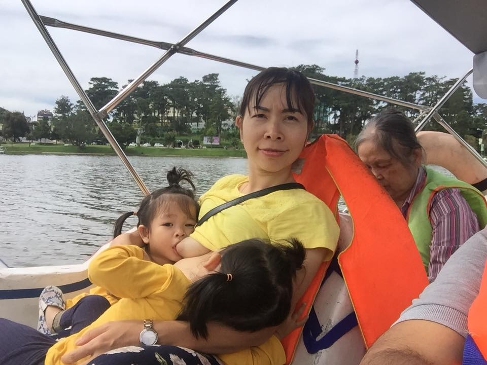 Hãy ngưng mỉa mai, kì thị với mẹ cho con bú hay ngung mia mai ki thi voi me cho con bu