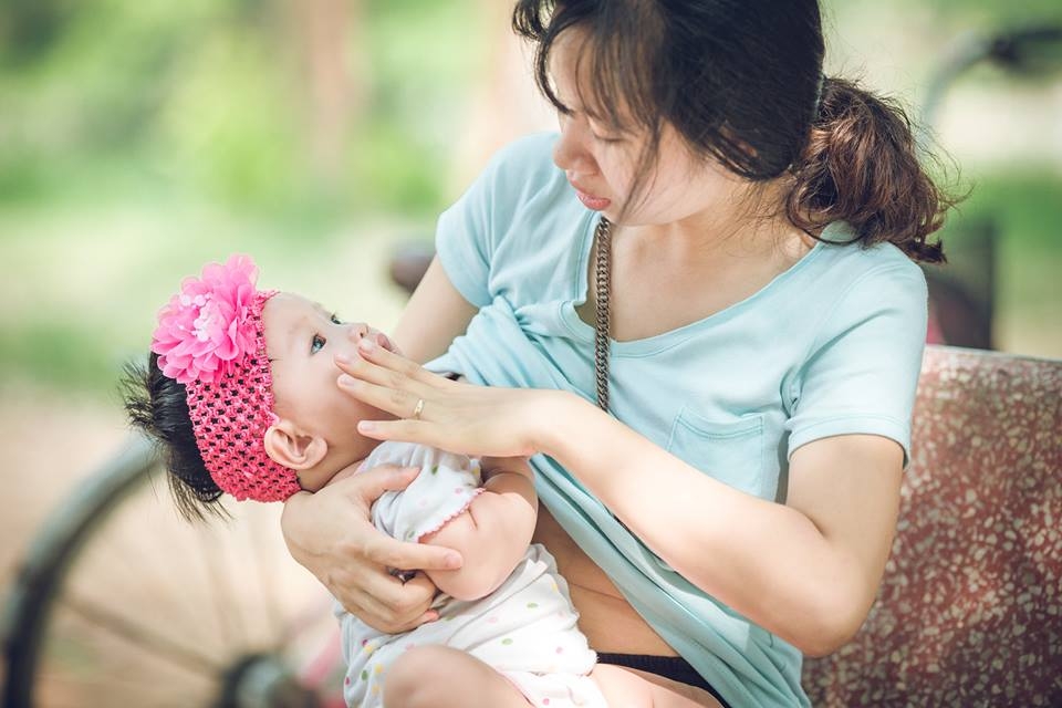 Hãy ngưng mỉa mai, kì thị với mẹ cho con bú hay ngung mia mai ki thi voi me cho con bu
