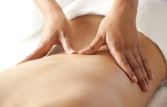 Nghiện dịch vụ 'từ A tới Z' ở tiệm masage vì chồng 'trốn yêu'