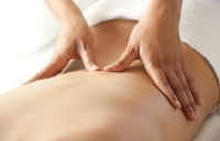em be say ngu khi duoc massage thu hut trieu luot xem