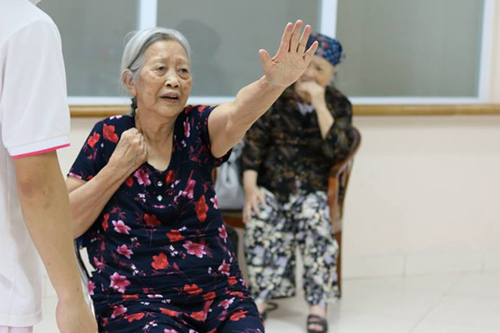 ba cu 86 tuoi quyet ly hon ong chong ca doi khong mot lan rua bat