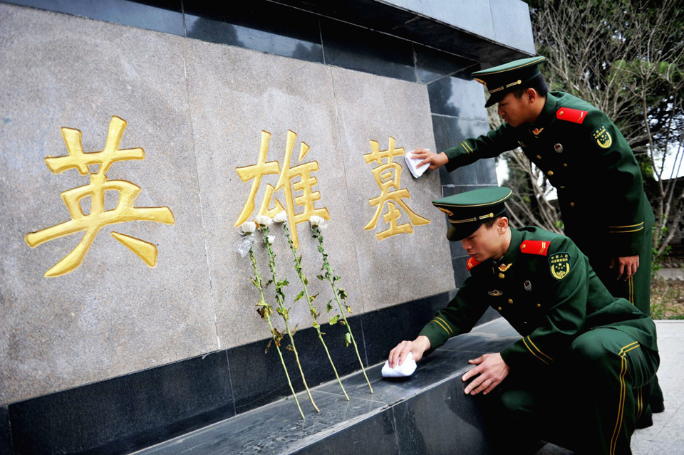 bia va vang ma nguoi hoa tao mo trong le thanh minh