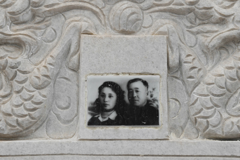 bia va vang ma nguoi hoa tao mo trong le thanh minh