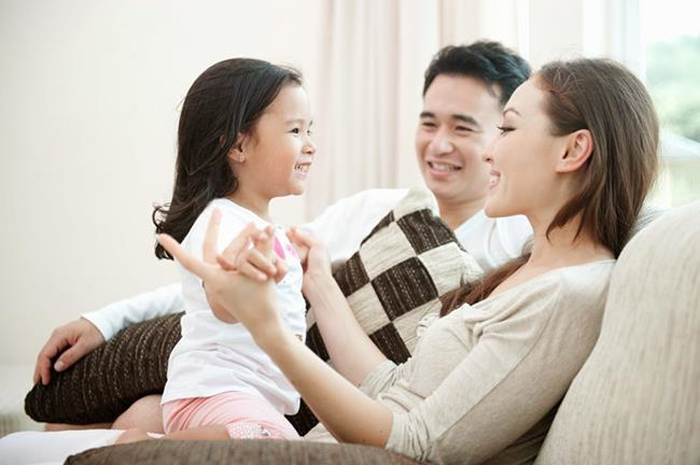 ra ngoai kiem tien hay o nha nuoi day con cai