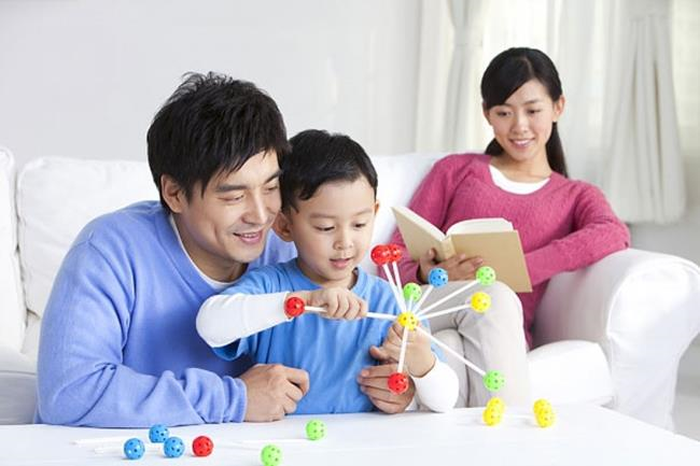 ra ngoai kiem tien hay o nha nuoi day con cai