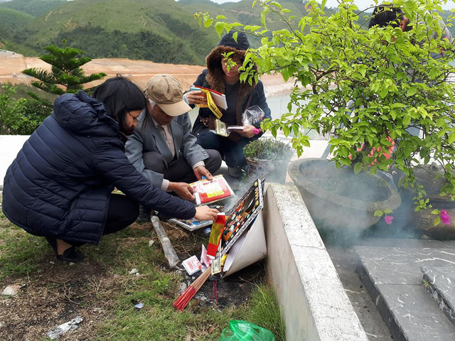 vi sao nhieu gia dinh dua ca tre nho tre so sinh di tao mo tet thanh minh