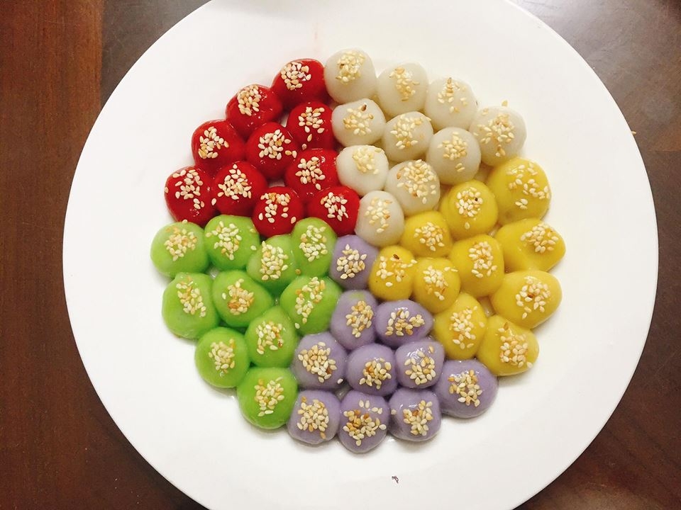 Những đĩa bánh trôi bánh chay ngũ sắc bắt mắt, thơm ngon ngày Tết Hàn thực nhung dia banh troi banh chay ngu sac bat mat thom ngon ngay tet han thuc