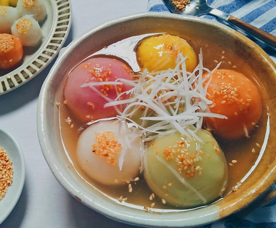 Những đĩa bánh trôi bánh chay ngũ sắc bắt mắt, thơm ngon ngày Tết Hàn thực nhung dia banh troi banh chay ngu sac bat mat thom ngon ngay tet han thuc