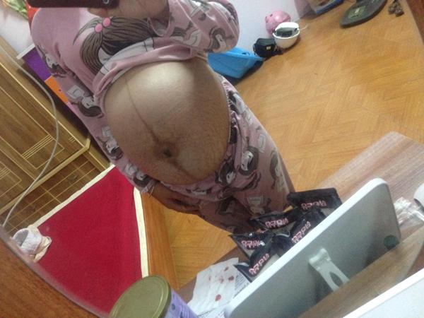 hinh anh bung bau nhu sap roi khien chi em chang con muon de doi mot lan cho xong