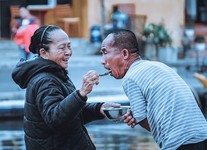 ngay cua me nhin lai nhung khoanh khac thieng lieng cua tinh mau tu