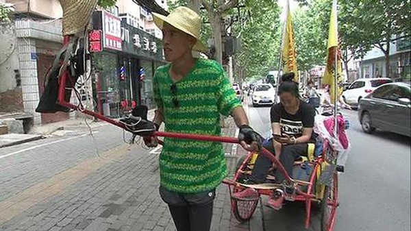 chang trai keo xe cho ban gai di 2000 km ra bien de cau hon