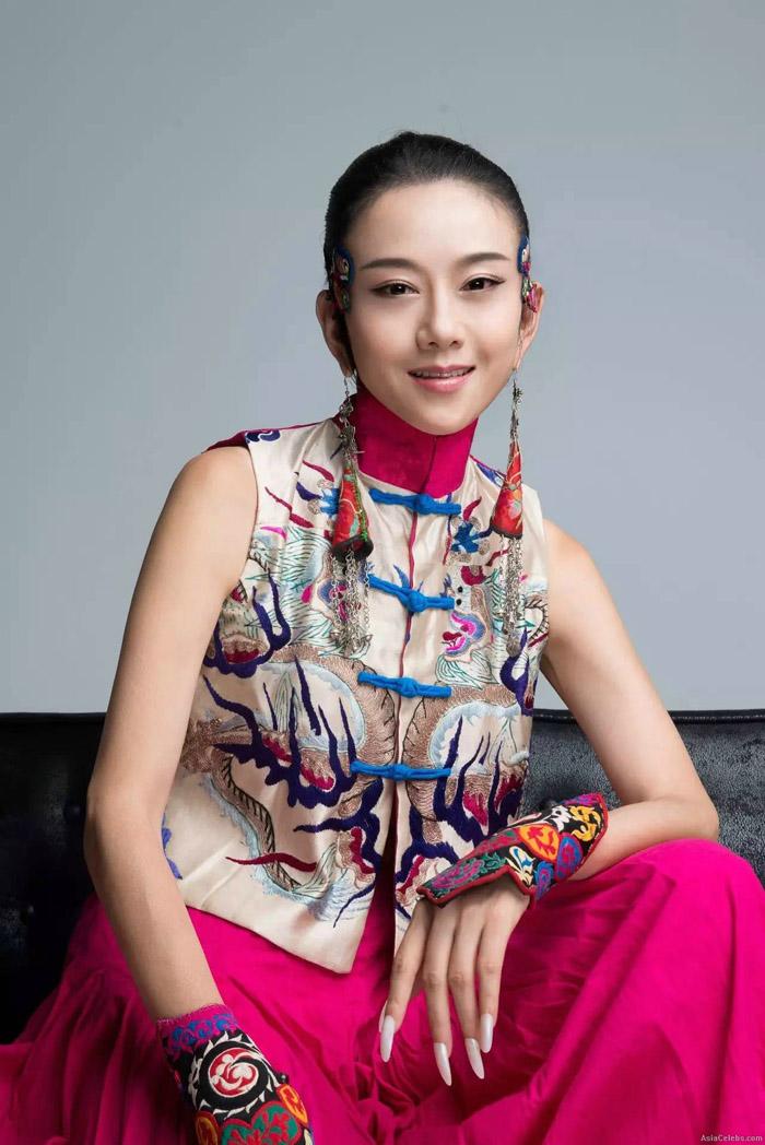 dai my nhan trung hoa 60 tuoi van da dep dang thon nho khong an com