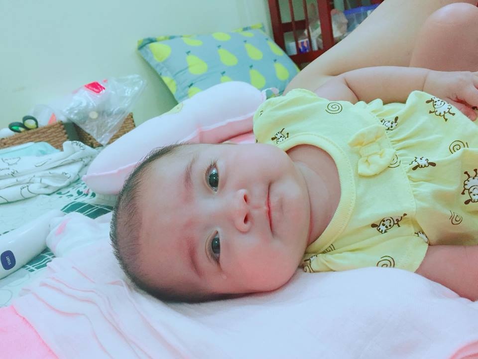 2 thang duoc me ap lien tuc em be sinh non 27 tuan nang 1 kg hoi sinh ki dieu