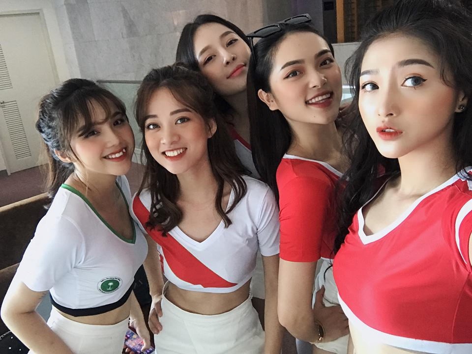 hot girl chi can ngoi cuoi dan ong chung toi van rat tran trong