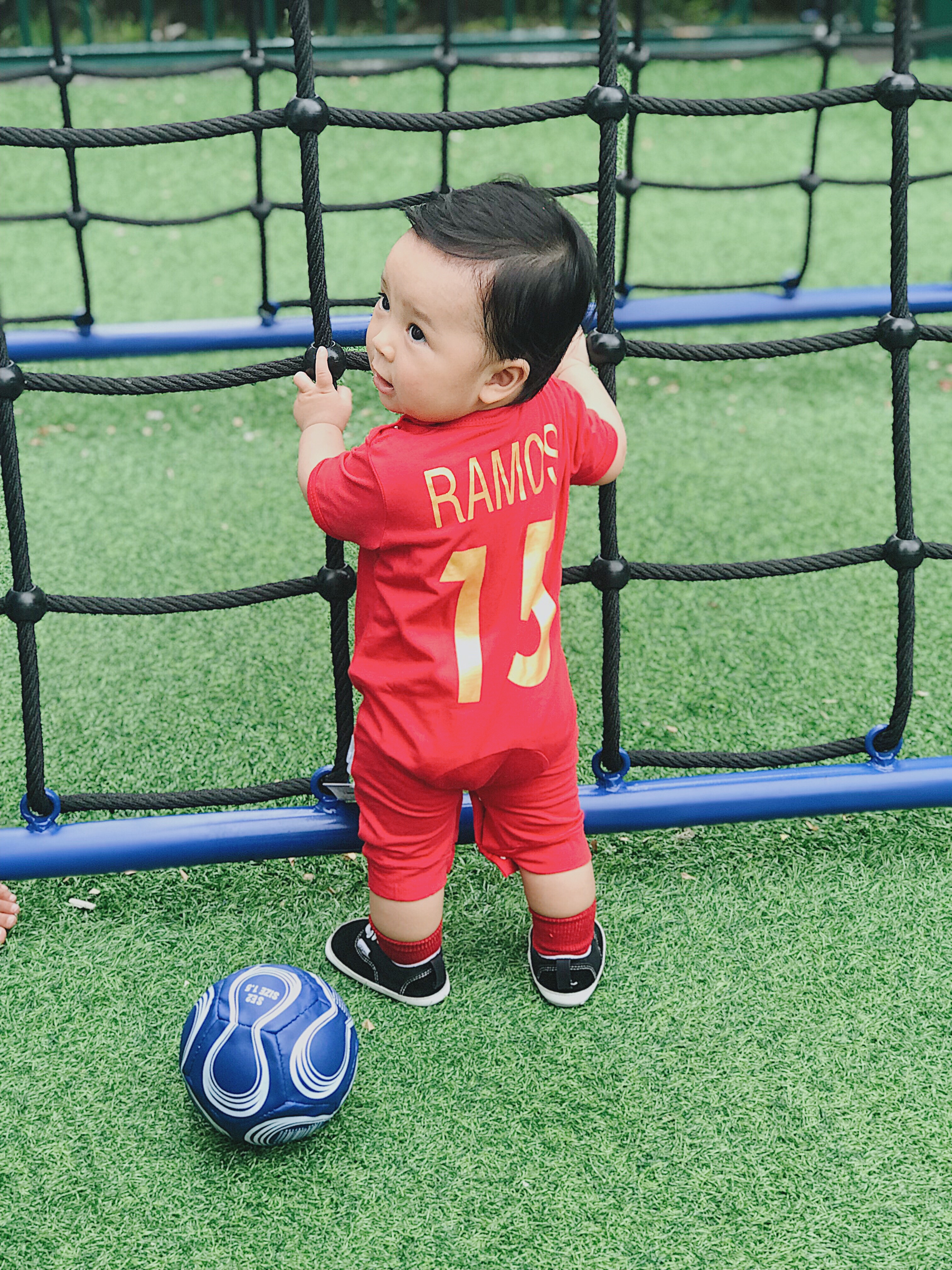 em be world cup gay thuong nho hoi chi em boi bo anh quan dui ao so noi san co