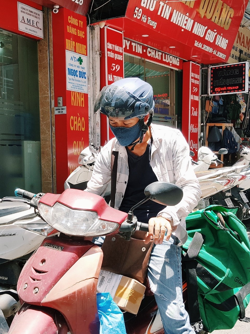 nang nong kinh hoang ai cung so nang chi mot nguoi khong so