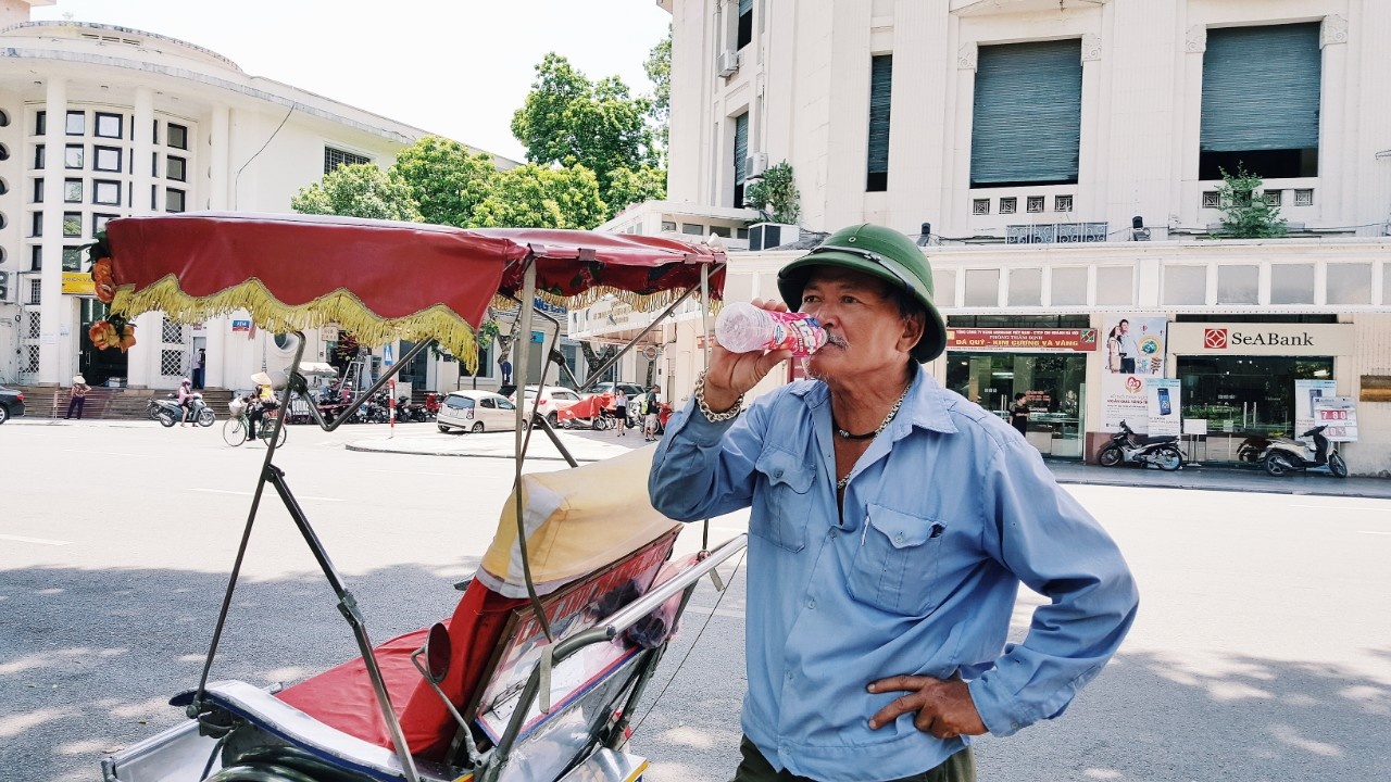 nang nong kinh hoang ai cung so nang chi mot nguoi khong so
