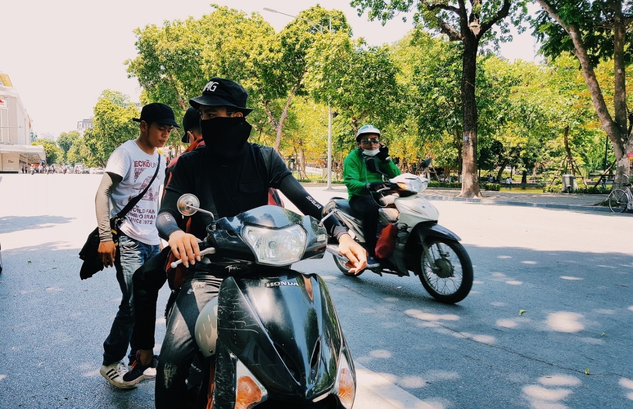 hoi nhung nguoi khong so nang chi so nong nhung van yeu ha noi