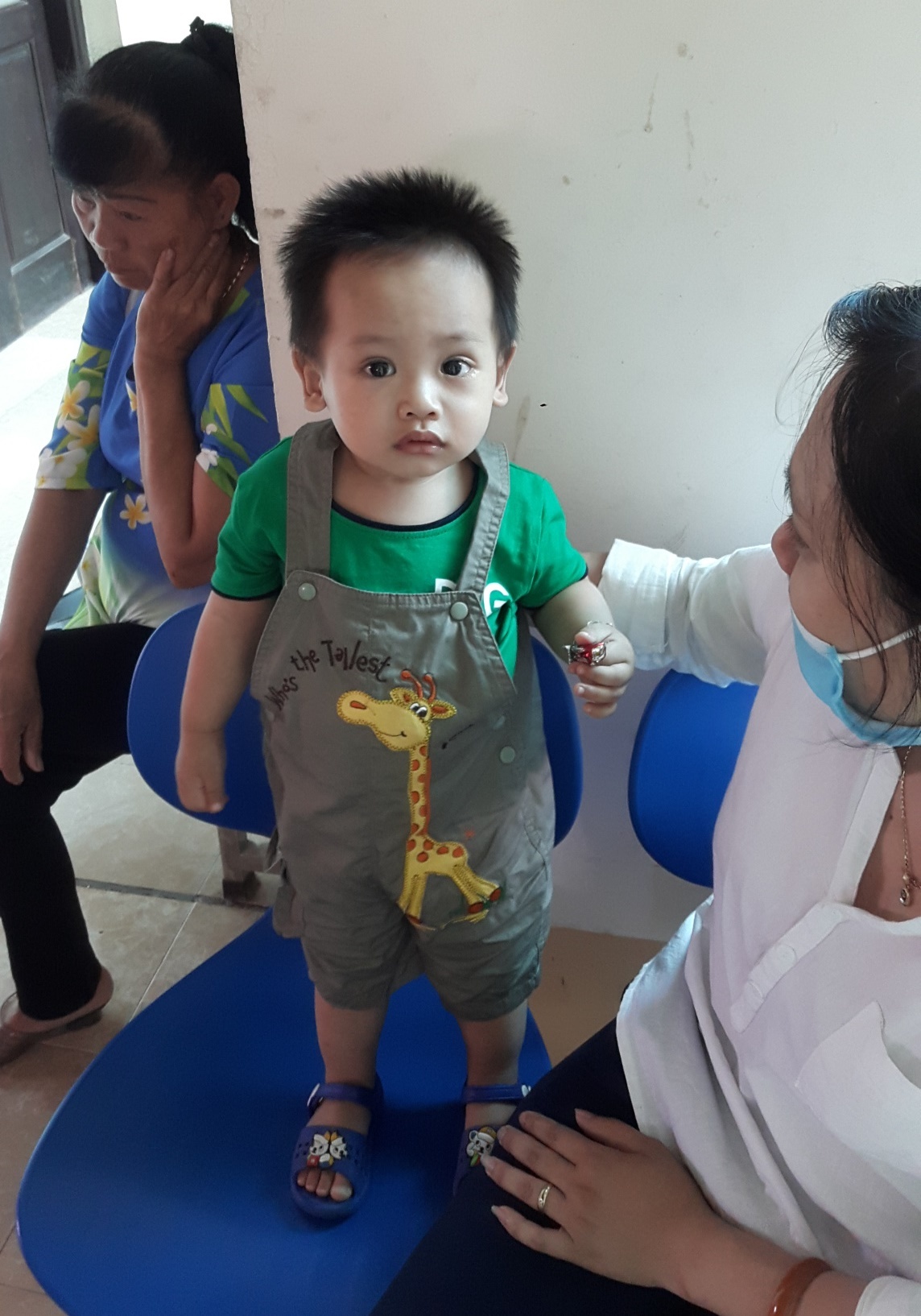 'Em làm gì có tóc, em còn đang hói đây này' em lam gi co toc em con dang hoi day nay