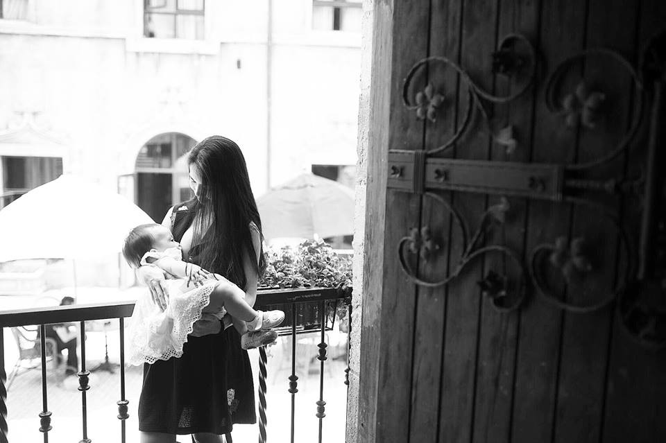 Bộ ảnh 'cùng ti đi khắp thế gian': 'Có mẹ và ti ở đây rồi, em đừng lo' bo anh cung ti di khap the gian co me va ti o day roi em dung lo