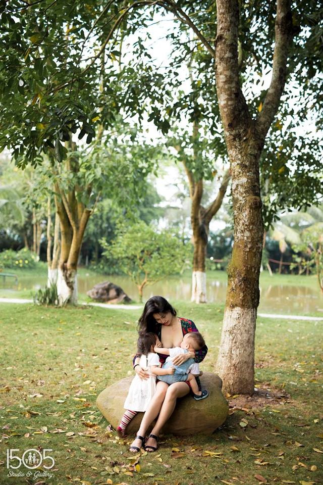 Bộ ảnh 'cùng ti đi khắp thế gian': 'Có mẹ và ti ở đây rồi, em đừng lo' bo anh cung ti di khap the gian co me va ti o day roi em dung lo