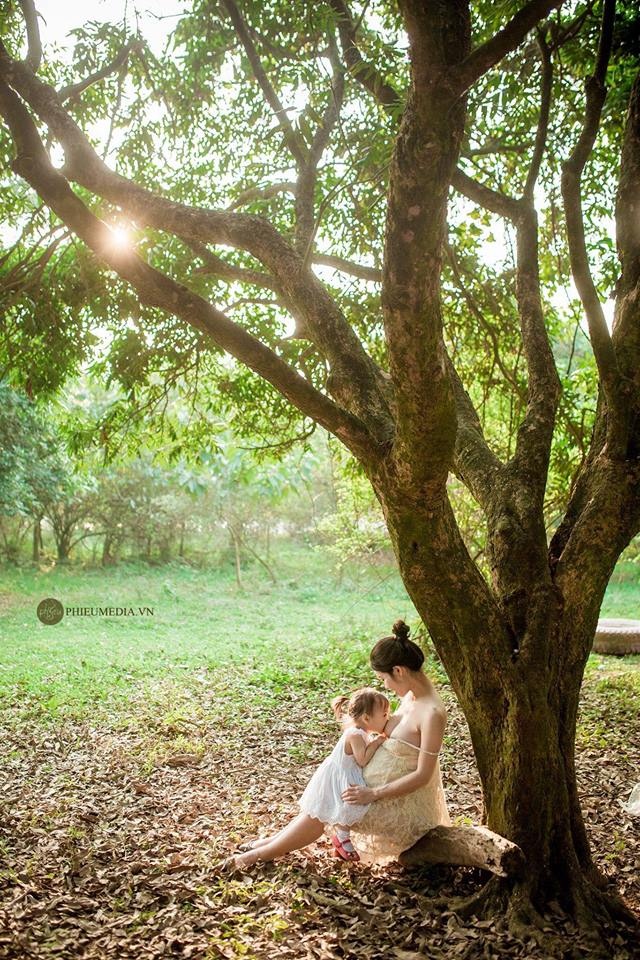 Bộ ảnh 'cùng ti đi khắp thế gian': 'Có mẹ và ti ở đây rồi, em đừng lo' bo anh cung ti di khap the gian co me va ti o day roi em dung lo