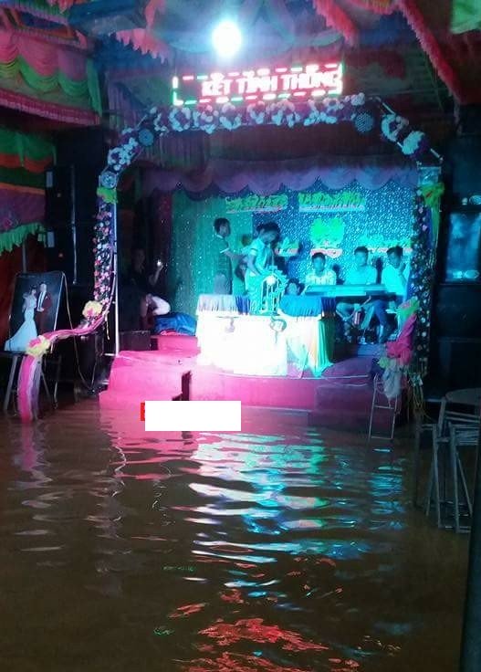 nha trai trum ao mua boi vao nha gai trong le an hoi o hai phong