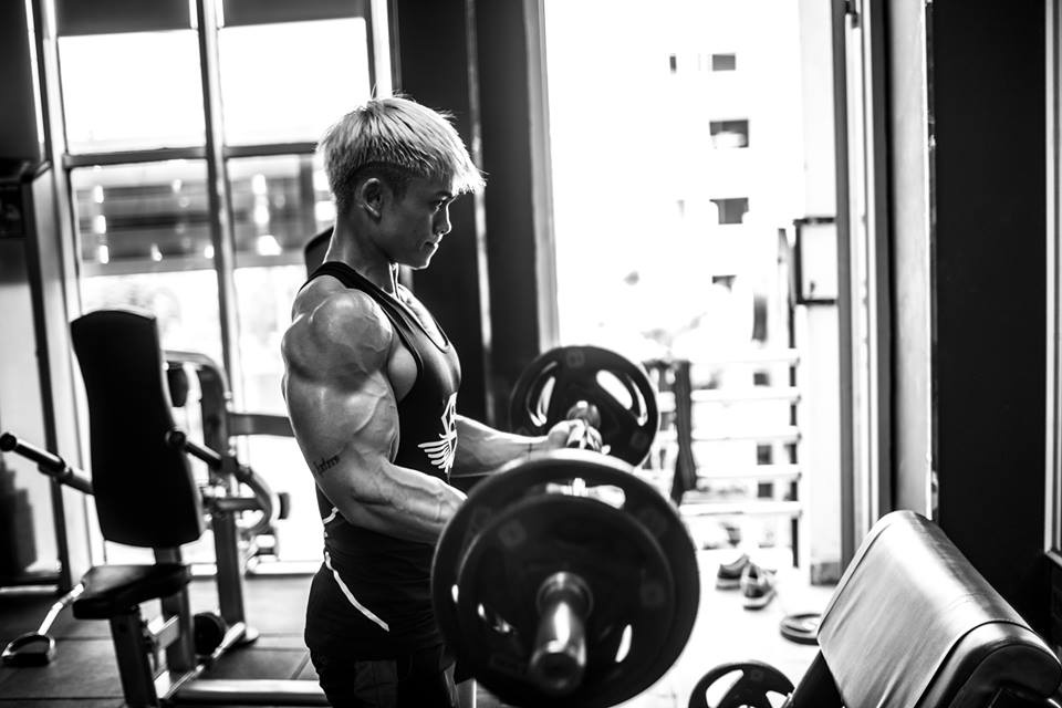 the hinh chuan tung centimet cua chang trai tre sau 4 nam tap gym