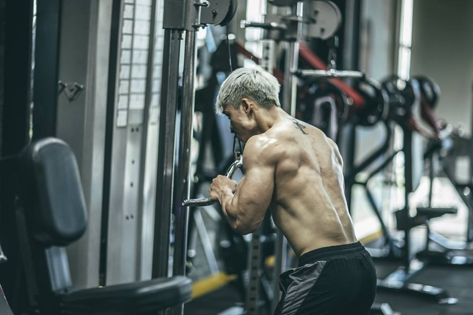 the hinh chuan tung centimet cua chang trai tre sau 4 nam tap gym