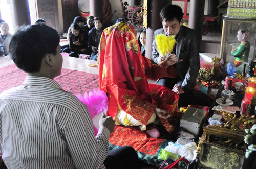 anh chong ly hon vi chuyen chan goi vo cung xem gio