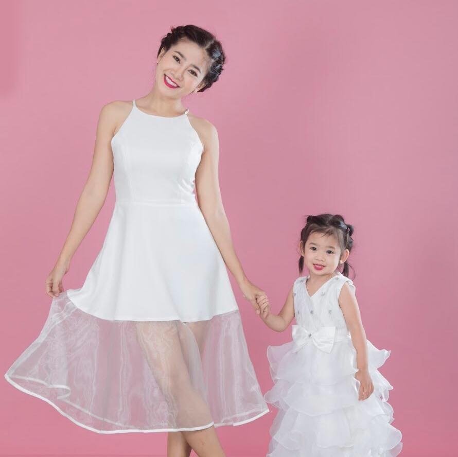 dien vien mai phuong ba me don than kien cuong cua showbiz viet