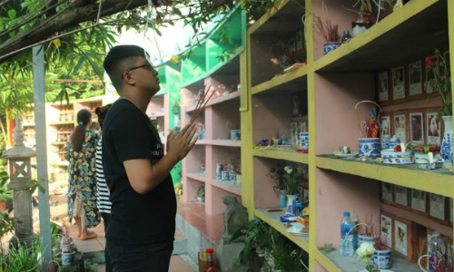 cau sieu bang cha bim bim o nghia trang cho meo