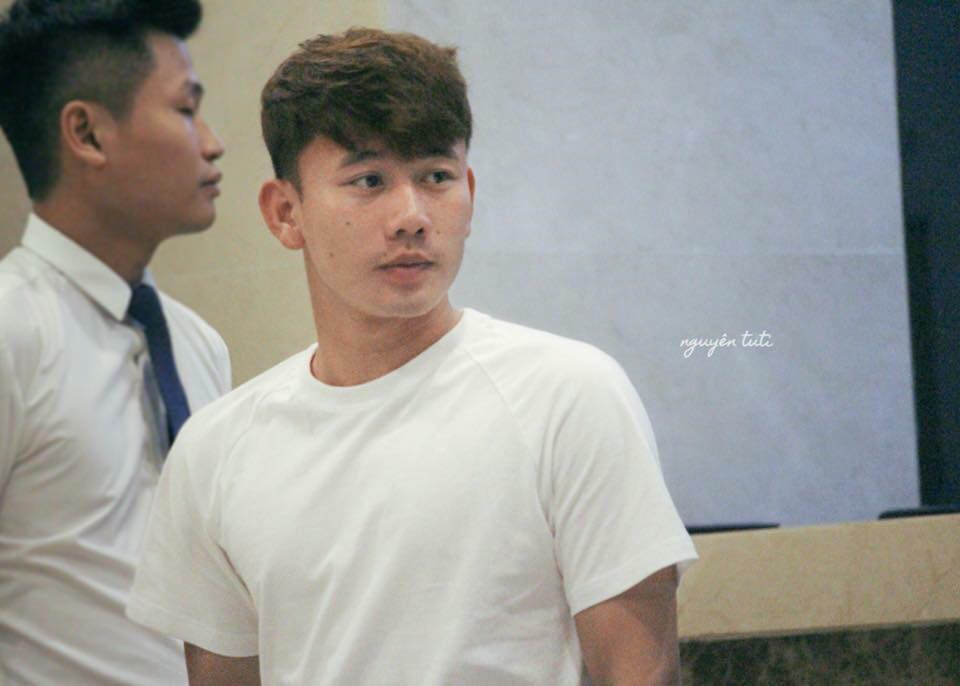 ban gai song o my xinh dep cua cau thu minh vuong