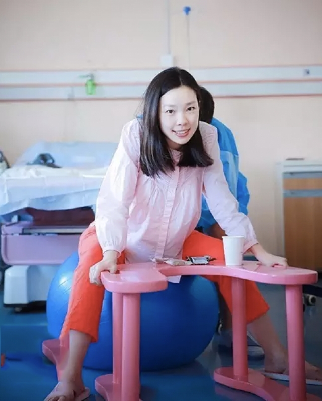 Xúc động trước bộ ảnh ‘nhật ký đi đẻ’ chân thực của bà mẹ trẻ xuc dong truoc bo anh nhat ky di de chan thuc cua ba me tre