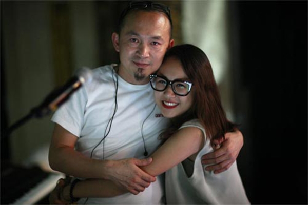nhung ong bo noi tieng mau muc cua showbiz viet