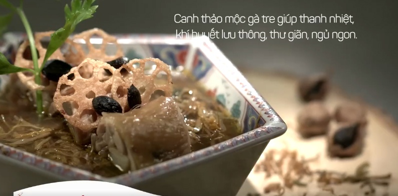 cuoi tuan thanh nhiet giai doc voi canh thao moc ga tre