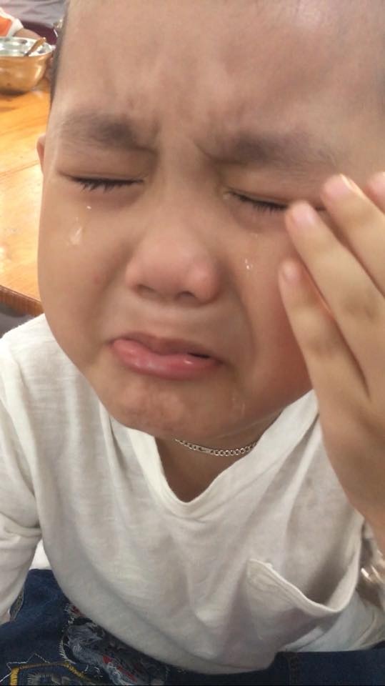 Khóc mếu, thẫn thờ và ngáp - muôn màu cảm xúc của các bé trong lễ khai giảng sáng nay khoc meu than tho va ngap muon mau cam xuc cua cac be trong le khai giang sang nay