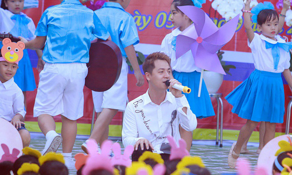 vo chong dang khoi thuy anh chon truong cong cho con khi vao lop 1