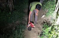 em be bo ra duong cai khien so canh sat my phai vao cuoc