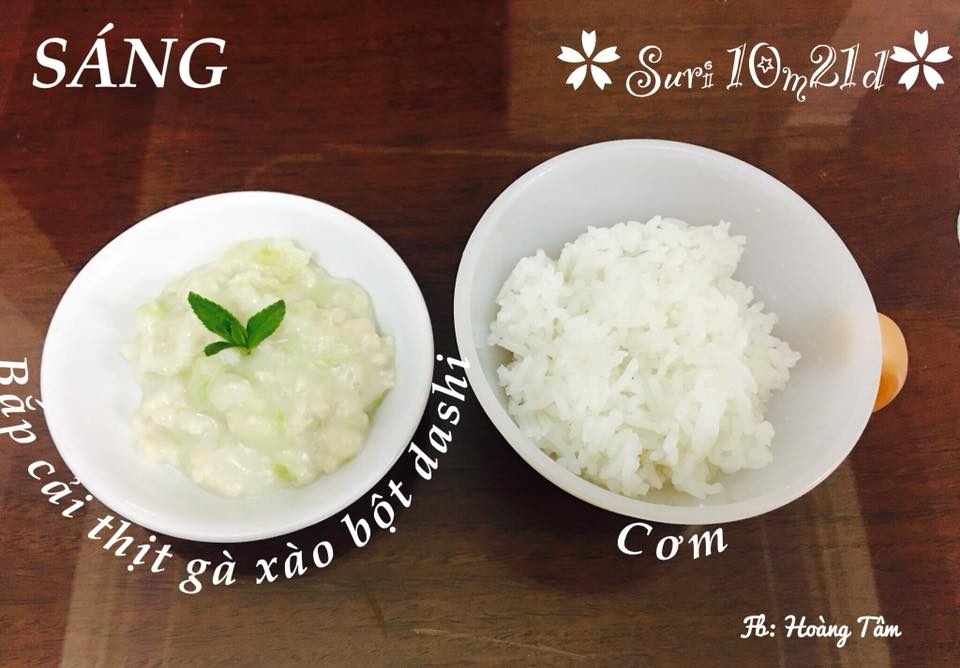 thuc don com nat an nhu nguoi lon cua em be 10 thang tuoi