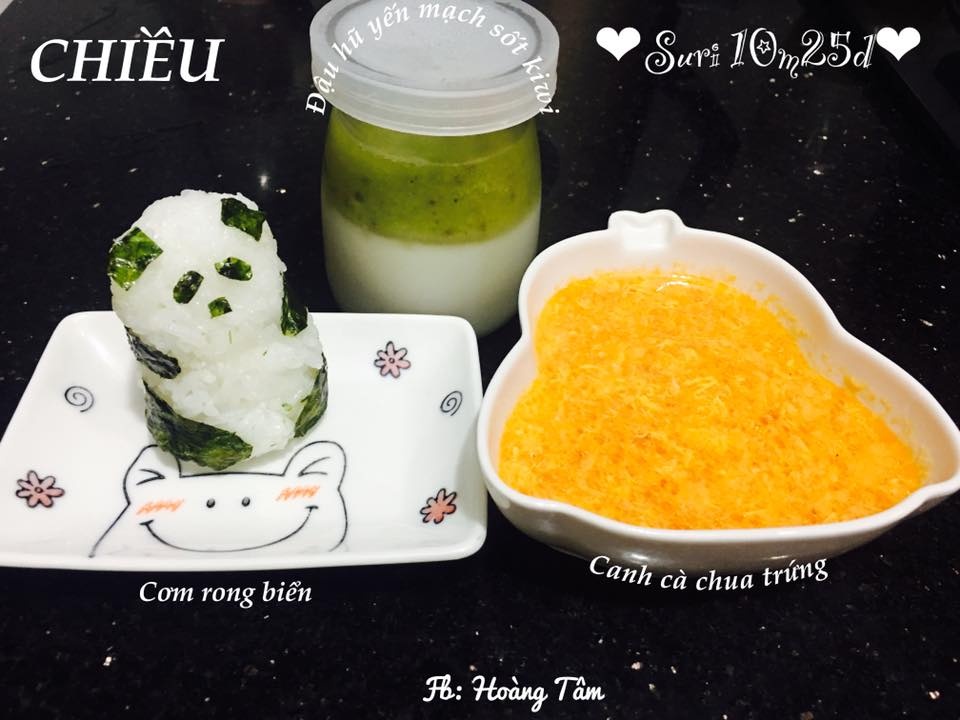 thuc don com nat an nhu nguoi lon cua em be 10 thang tuoi