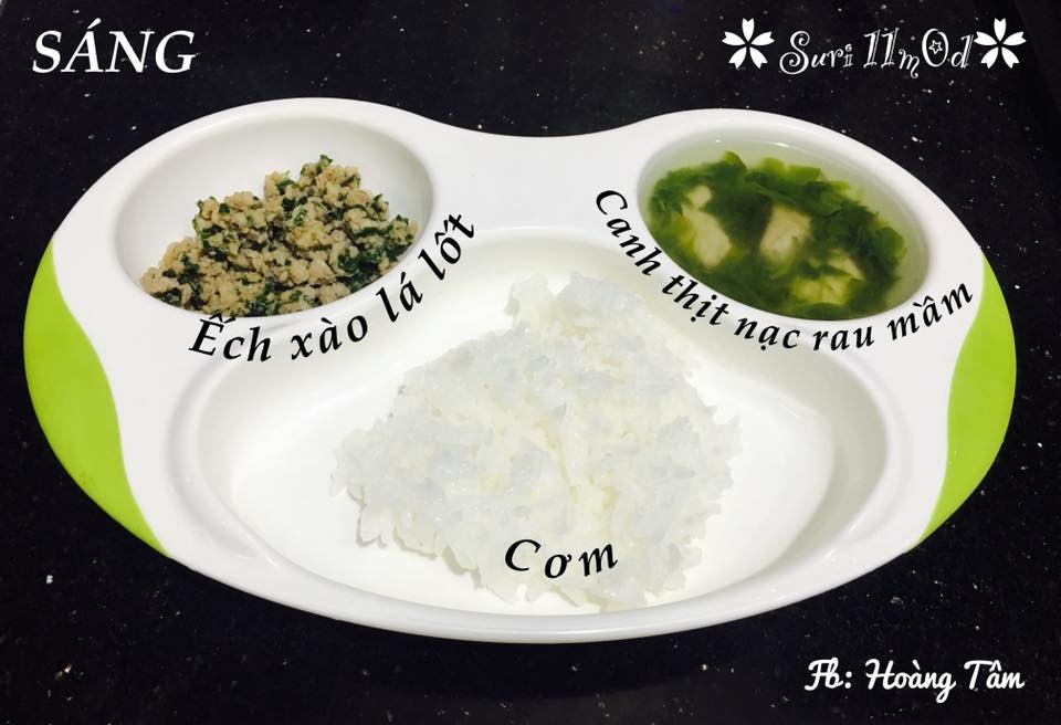 thuc don com nat an nhu nguoi lon cua em be 10 thang tuoi