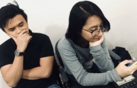 bi vo cap duoi danh ghen nu giam doc co thu trong phong tam