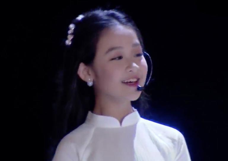 xuat hien vai giay tai hoa hau viet nam 2018 be gai duoc du doan la hoa hau tuong lai