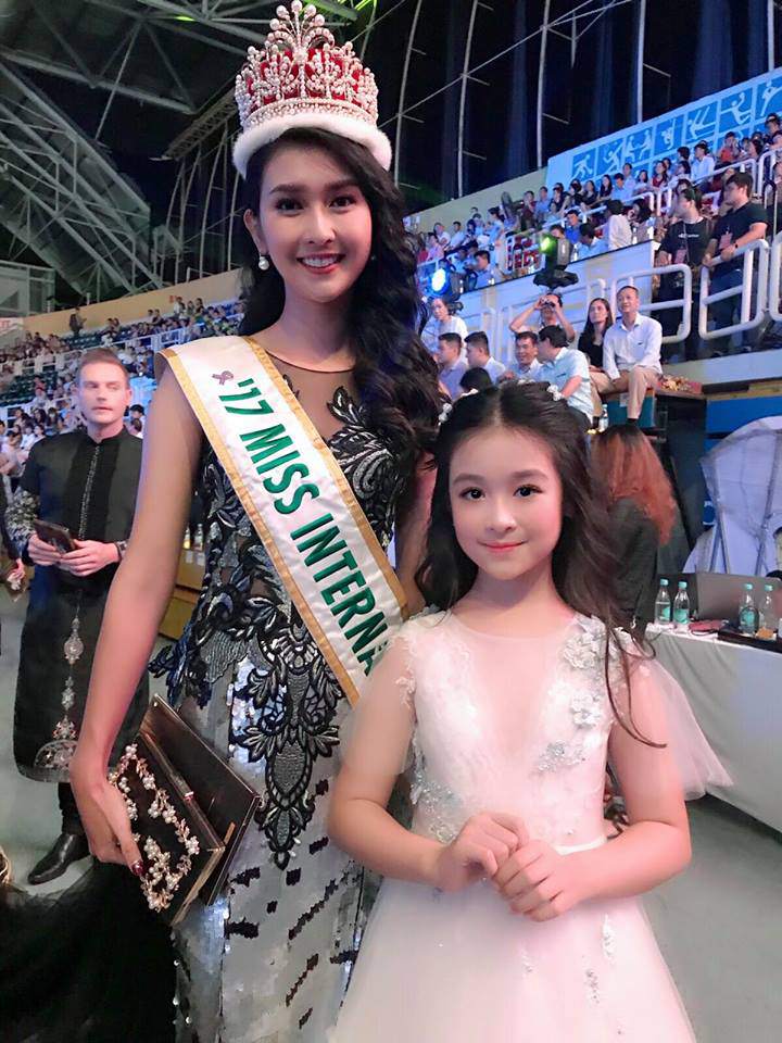 xuat hien vai giay tai hoa hau viet nam 2018 be gai duoc du doan la hoa hau tuong lai