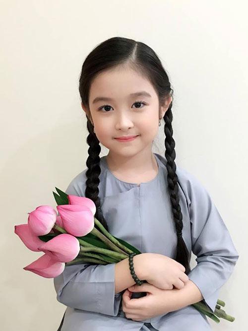 xuat hien vai giay tai hoa hau viet nam 2018 be gai duoc du doan la hoa hau tuong lai