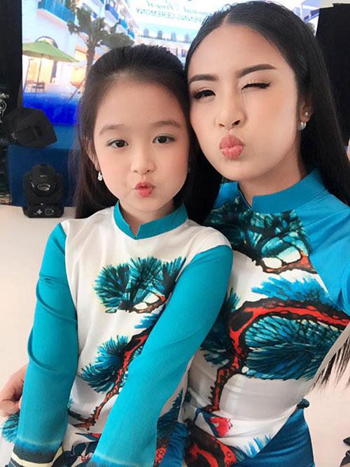 xuat hien vai giay tai hoa hau viet nam 2018 be gai duoc du doan la hoa hau tuong lai