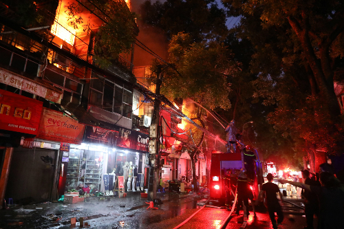 vu chay lon gan benh vien nhi trung uong cong dong mang keu goi ung ho